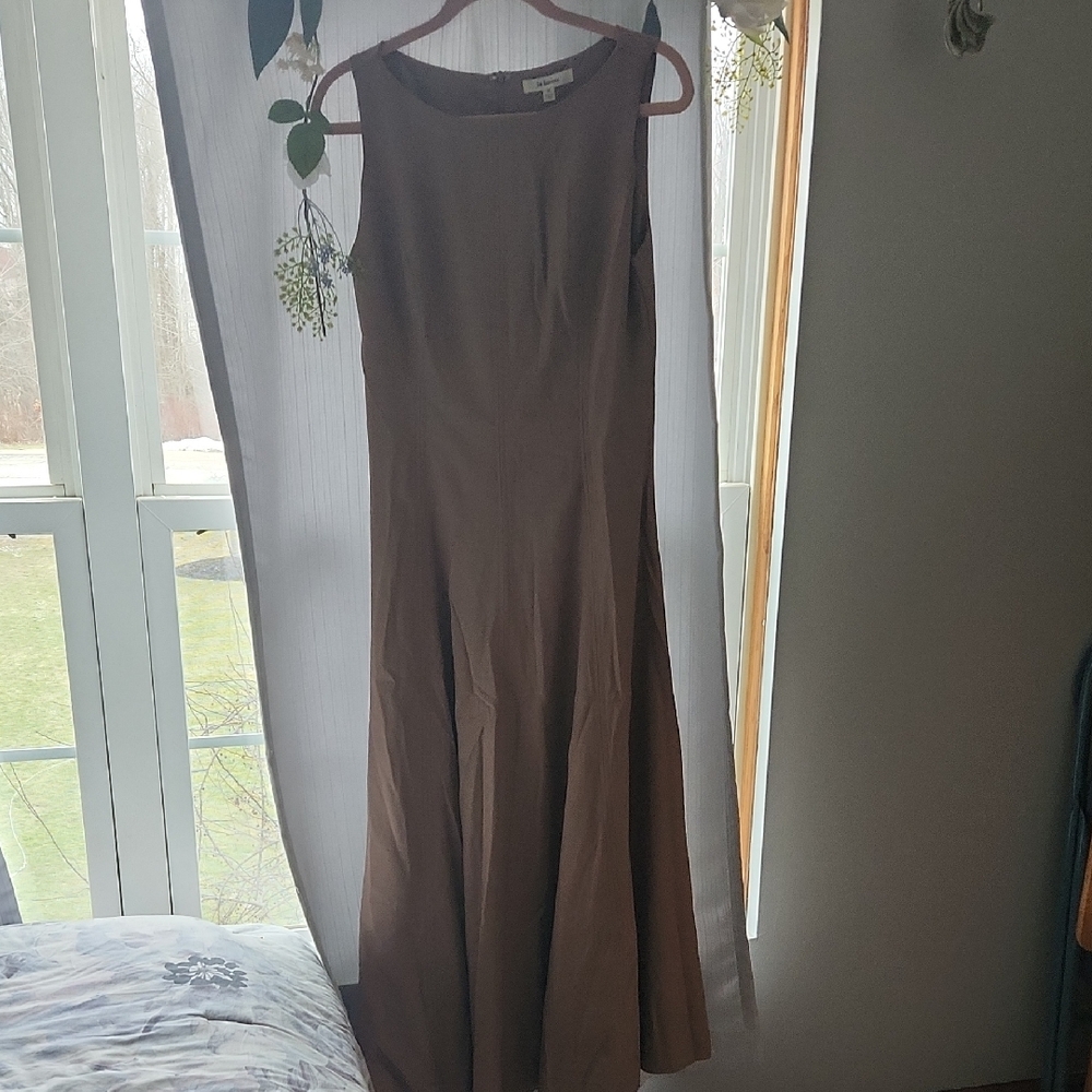 Chic Sleeveless Mocha Midi A-line Dress